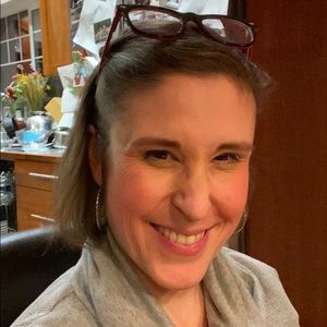 Meet your Posher, Laurie